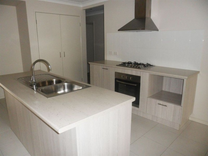 11 Harrier Place, Lowood QLD 4311