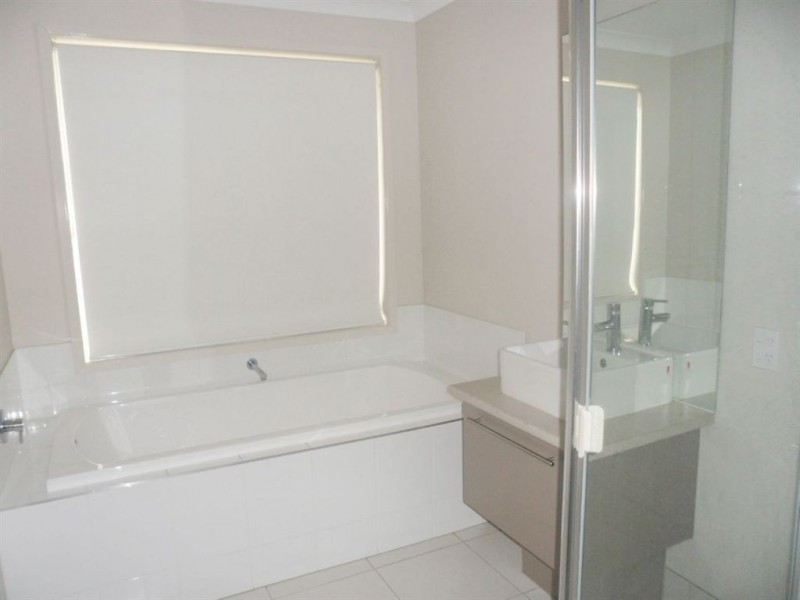 11 Harrier Place, Lowood QLD 4311