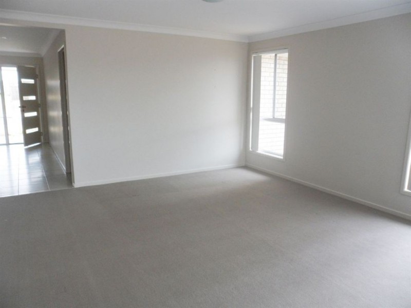 43 Peregrine Street, Lowood QLD 4311