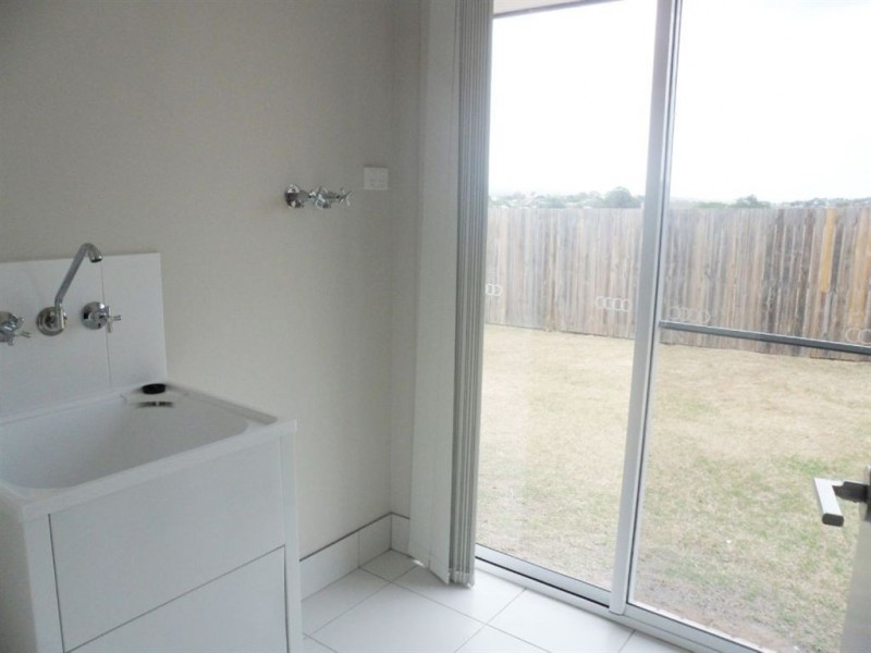 43 Peregrine Street, Lowood QLD 4311