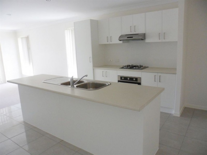 25 Lawson Crescent, Laidley QLD 4341