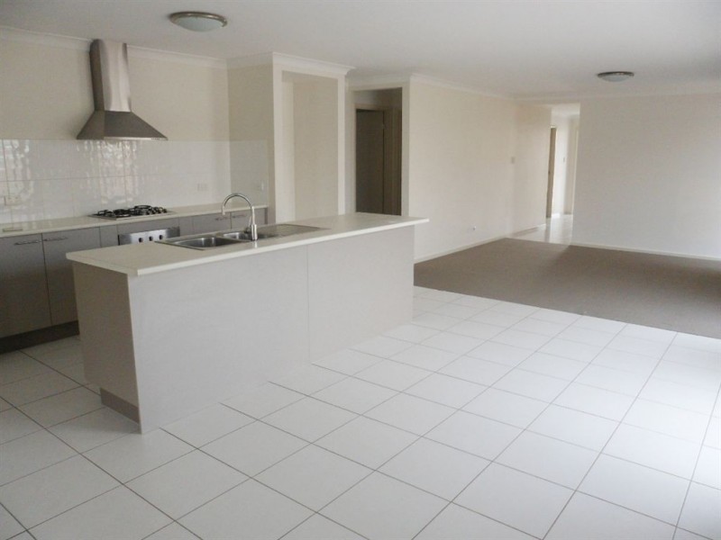 2 Harrier Place, Lowood QLD 4311