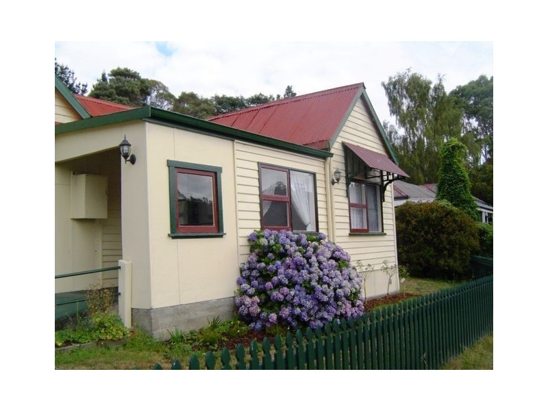 6 Christopher St, Derby TAS 7264