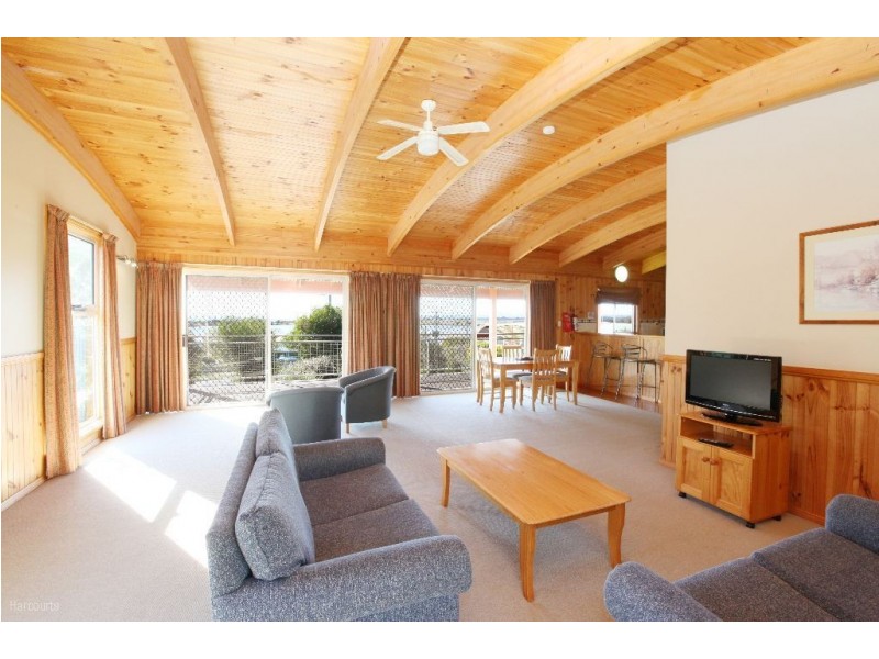 Villa 9/35 Main Street, Bridport TAS 7262