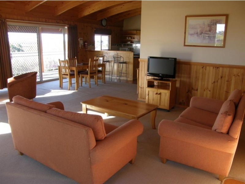 Villa 10/35 Main Street, Bridport TAS 7262