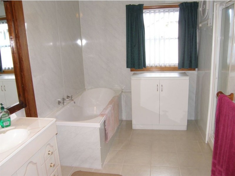 2 Diprose Street, Legerwood TAS 7263