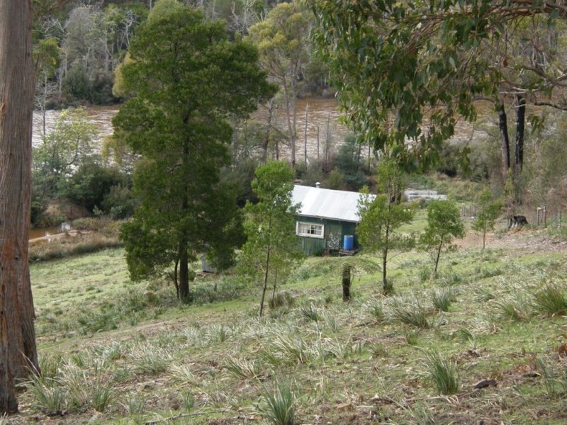 - Groves Street, Gladstone TAS 7264