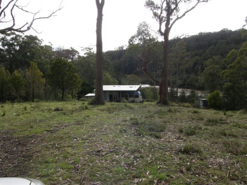 - Groves Street, Gladstone TAS 7264