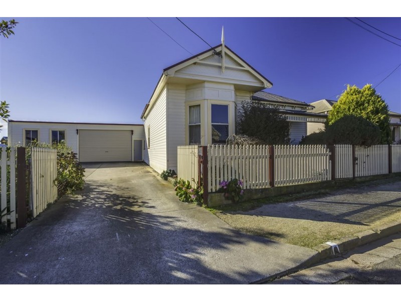 18 Charles St, Scottsdale TAS 7260
