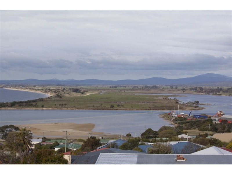 2/1 Flinders Lane, Bridport TAS 7262