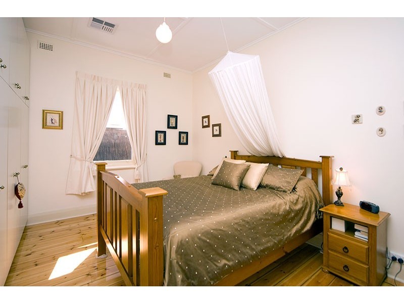 9-9A Russell Street, Glenelg North SA 5045