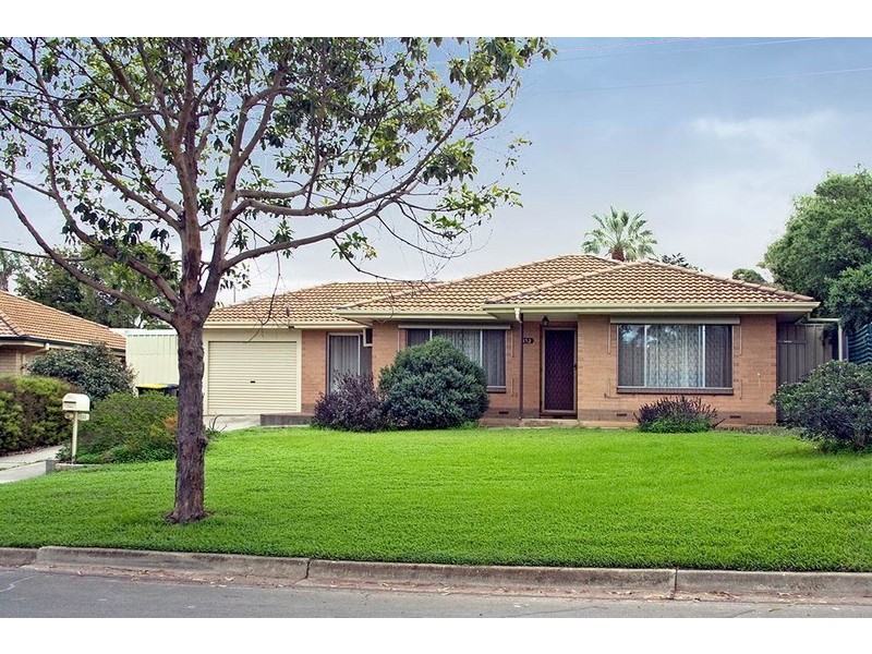 152 Brougham Drive, Valley View SA 5093