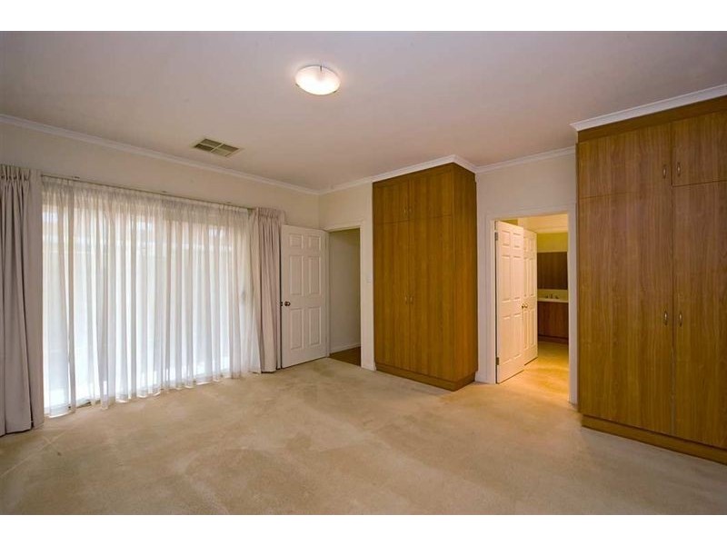 2 Clovelly Avenue, Glenelg North SA 5045