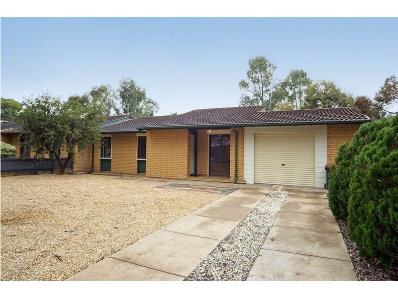 16 Kennion Cres, Para Hills West SA 5096