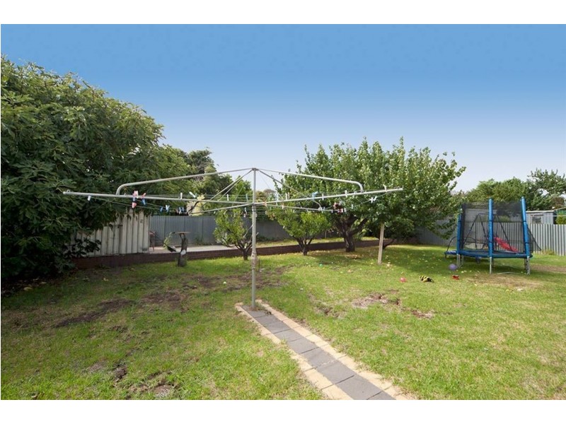 19 Eyre Crescent, Valley View SA 5093