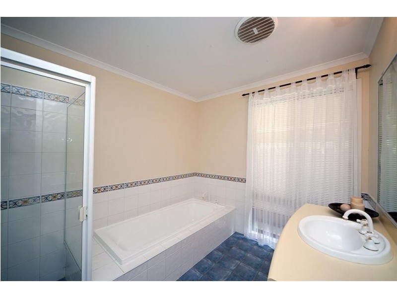 23 Glen Eyre Court, Aberfoyle Park SA 5159
