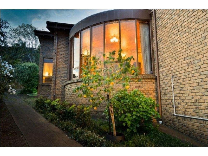 11 Buchanan Court (off Observation Dr & Gallery Rd), Highbury SA 5089