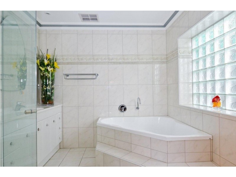 11 Buchanan Court (off Observation Dr & Gallery Rd), Highbury SA 5089