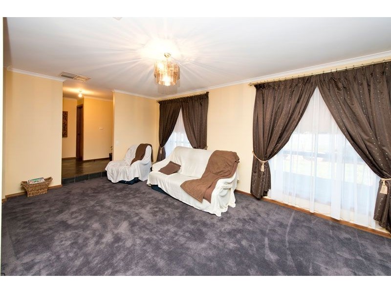 10 Chertsey Court, Wynn Vale SA 5127