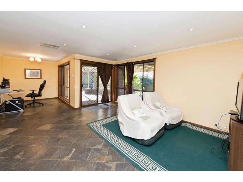 10 Chertsey Court, Wynn Vale SA 5127