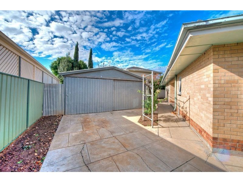 8 Harris Road, Vale Park SA 5081
