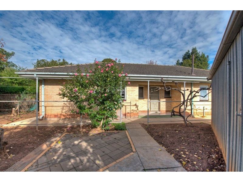 8 Harris Road, Vale Park SA 5081