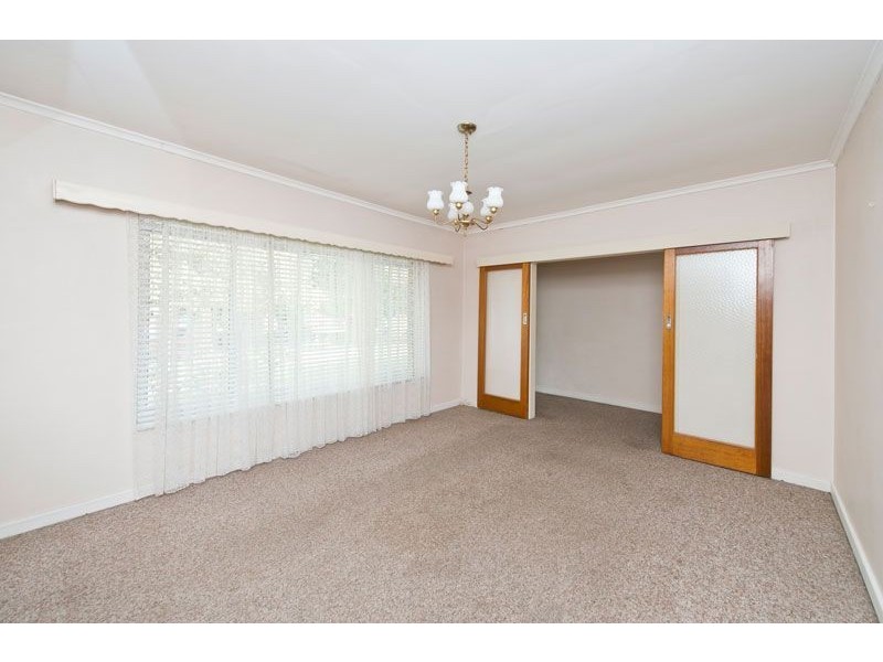 8 Harris Road, Vale Park SA 5081