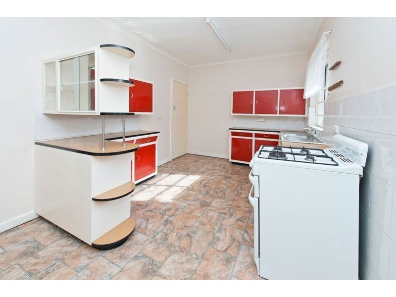 8 Harris Road, Vale Park SA 5081