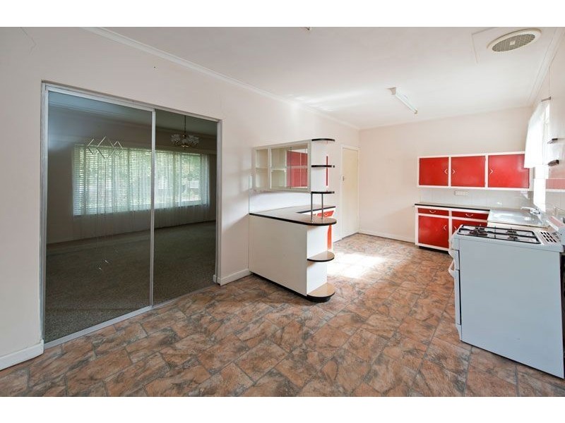 8 Harris Road, Vale Park SA 5081