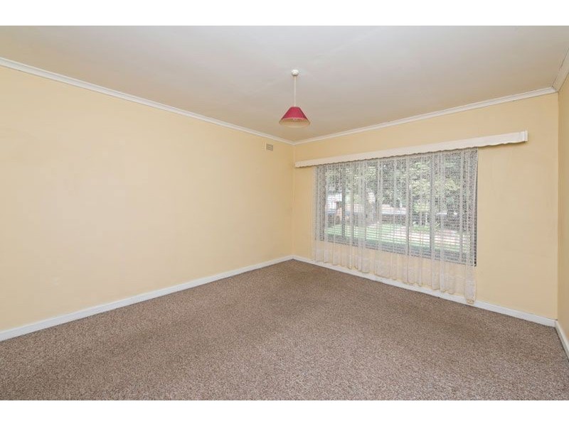 8 Harris Road, Vale Park SA 5081
