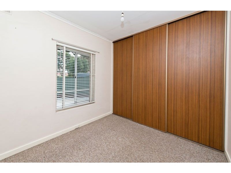 8 Harris Road, Vale Park SA 5081