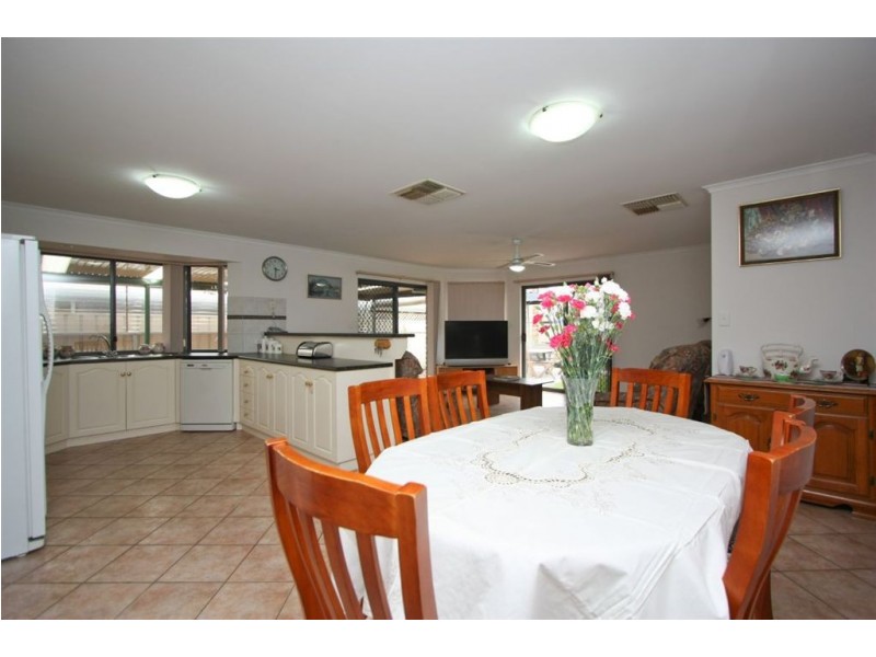 26 Farnborough Street, Oakden SA 5086