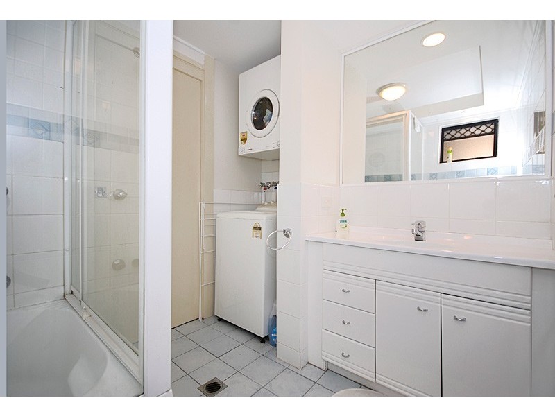 1/136 Oxlade Drive, New Farm QLD 4005