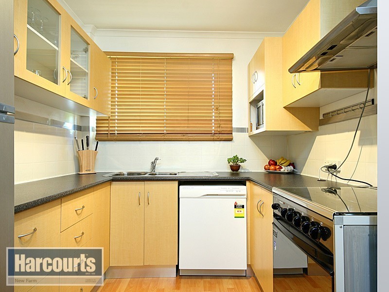 2/8 Lisson Grove, Wooloowin QLD 4030