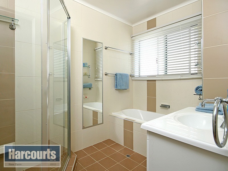 2/8 Lisson Grove, Wooloowin QLD 4030