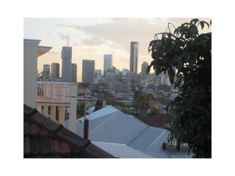 8 Teneriffe Drive, Newstead QLD 4006