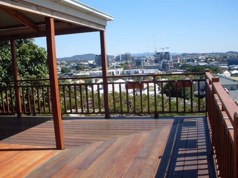 8 Teneriffe Drive, Newstead QLD 4006