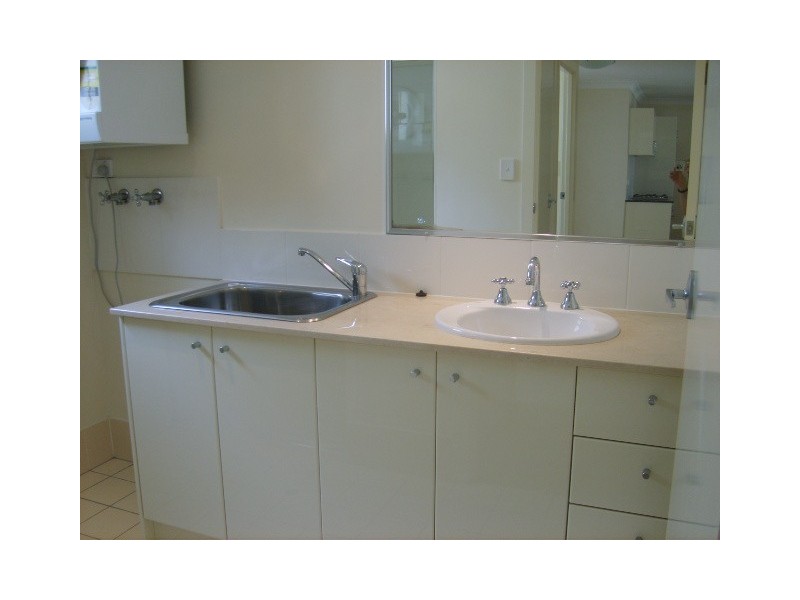 16/120 Commercial Road, Newstead QLD 4006