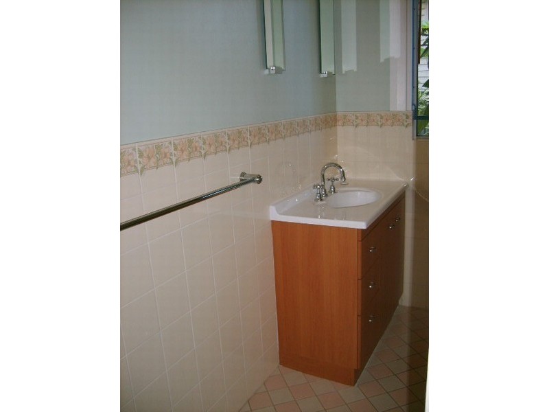 2/15 Roche Ave, Bowen Hills QLD 4006