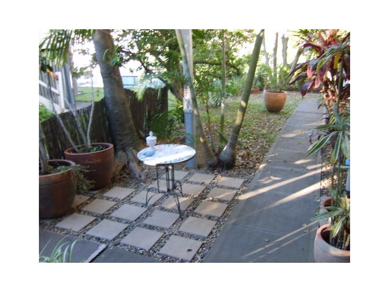 2/15 Roche Ave, Bowen Hills QLD 4006