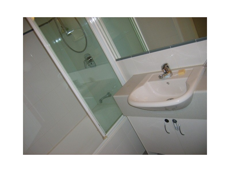 4/60 Raff Street, Brisbane QLD 4000