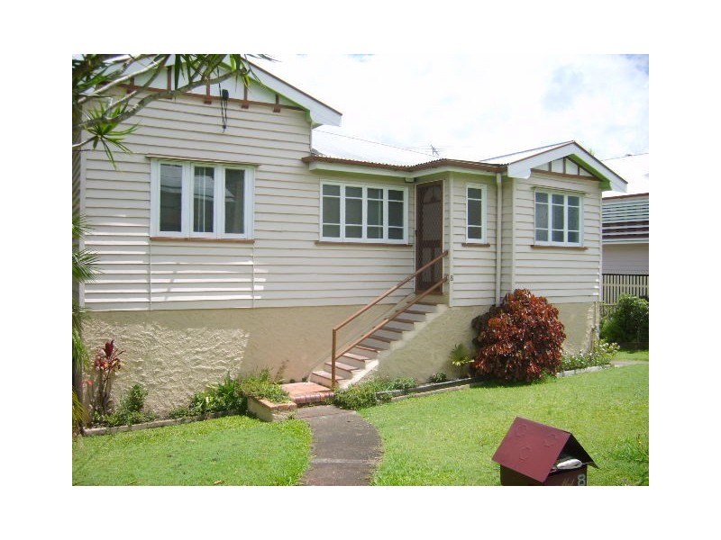 8 Clegg Pde, Newmarket QLD 4051