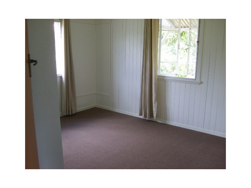 8 Clegg Pde, Newmarket QLD 4051