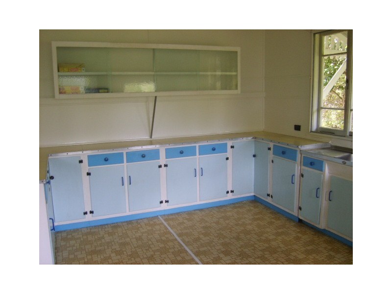 8 Clegg Pde, Newmarket QLD 4051