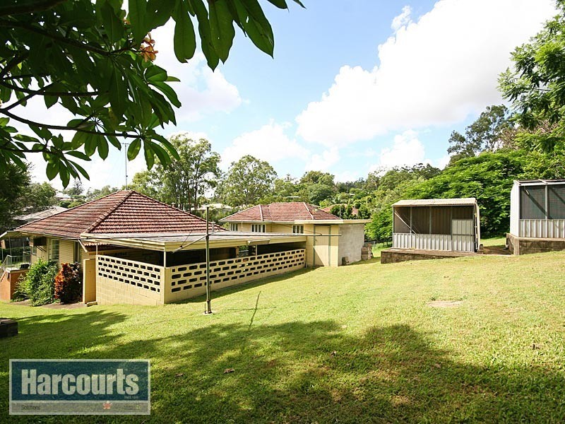129 Glen Retreat Road, Mitchelton QLD 4053