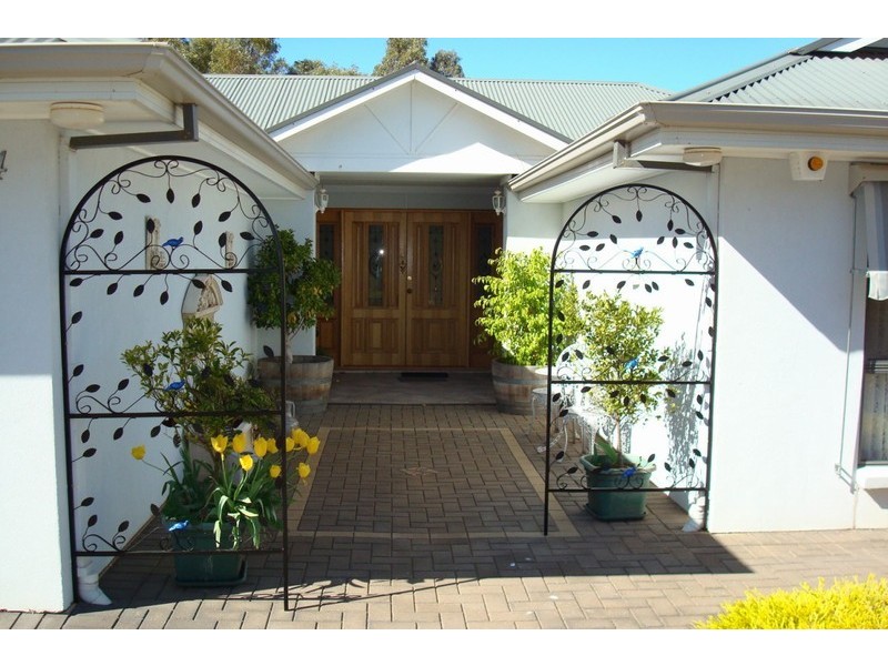 4 Barons Court, Greenock SA 5360