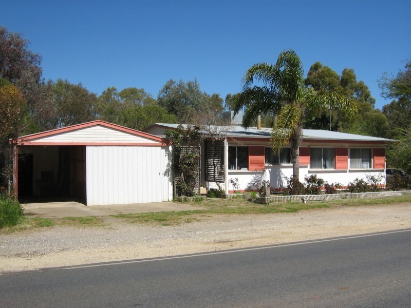 32 Adelaide Road, Greenock SA 5360