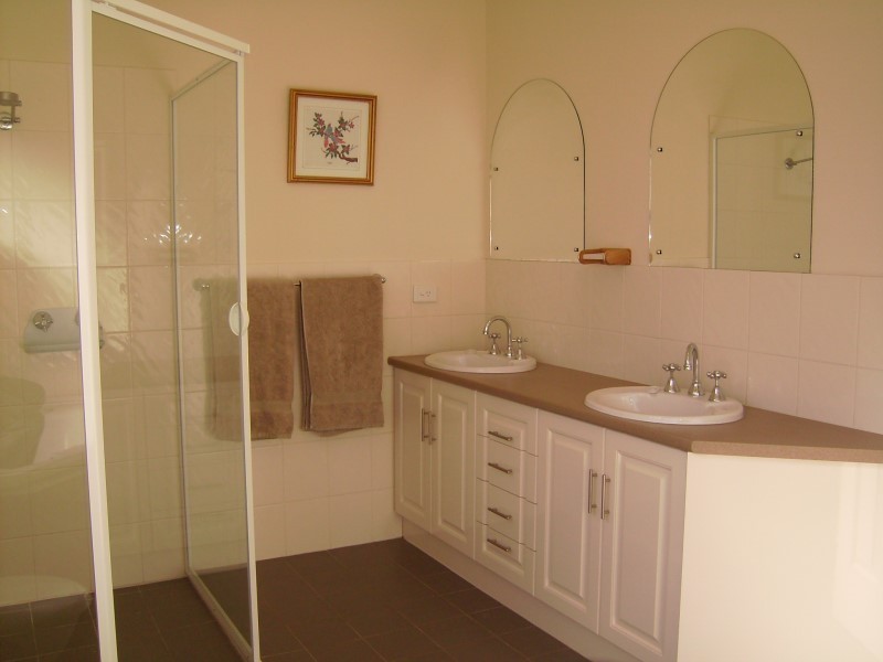 8 Player Court, Angaston SA 5353