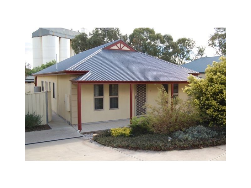 15 Adelaide Road, Kapunda SA 5373
