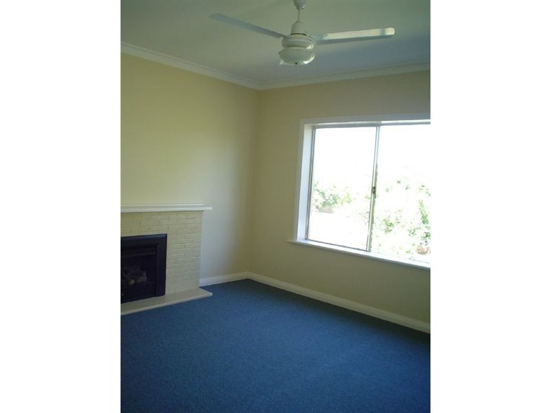 8 Moculta Road, Angaston SA 5353